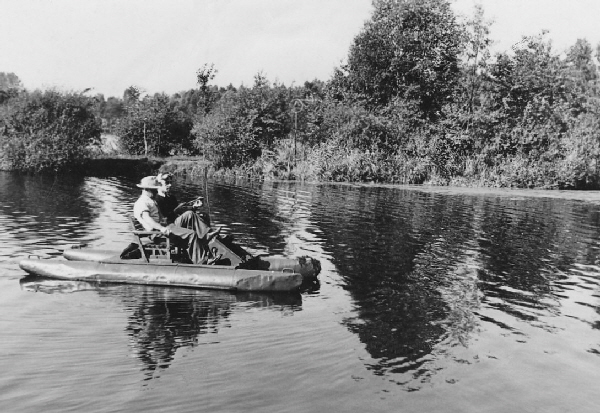 Trettboot auf dem Hücker-Moor Oktober 1953 - web